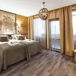 Aateli Hillside 4*