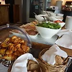 Aateli Hillside 4*