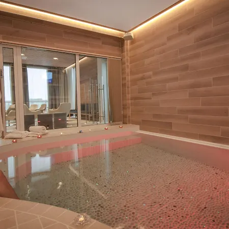 Aateli Hillside 4*